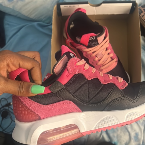 Pink Jordan’s - Picture 2 of 3